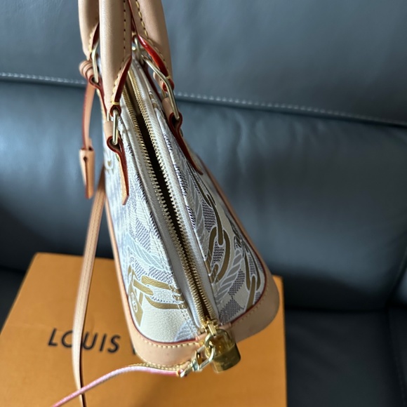 Louis Vuitton Alma BB of 2023 - Picture 12 of 14